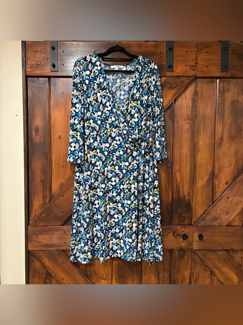Travel Smith long sleeve flowy dress